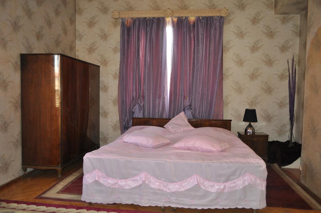Guest House Cico Telavi Exteriör bild