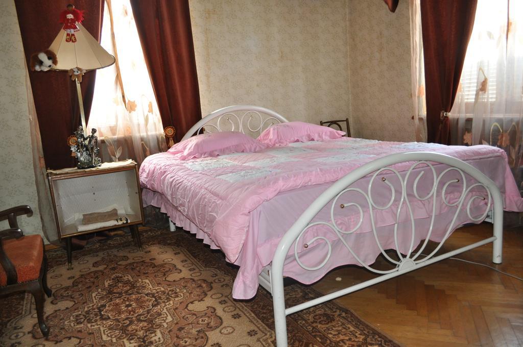 Guest House Cico Telavi Exteriör bild