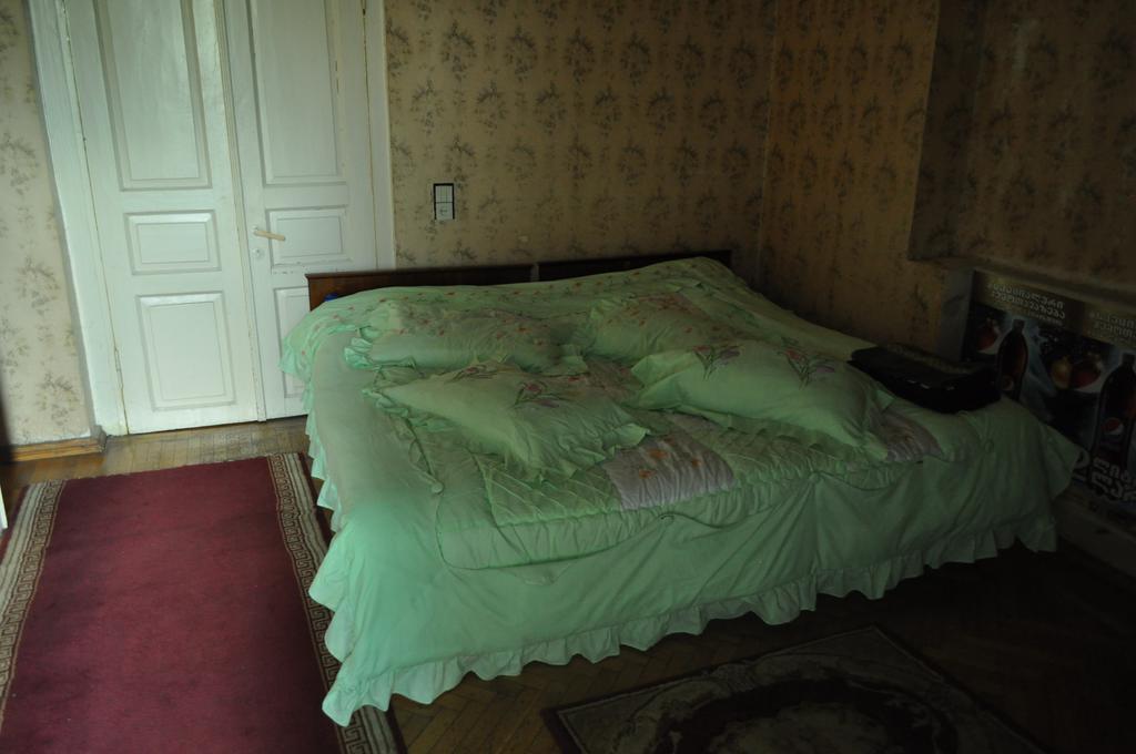 Guest House Cico Telavi Exteriör bild