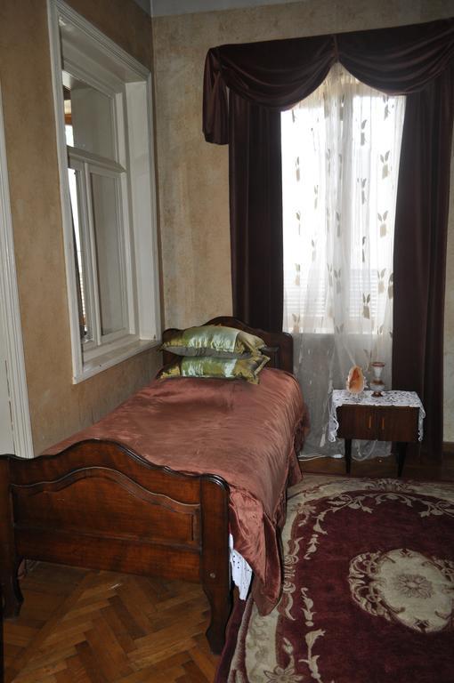 Guest House Cico Telavi Exteriör bild